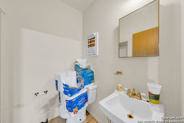 Image 13 of 26 For 3923 Longridge Drive