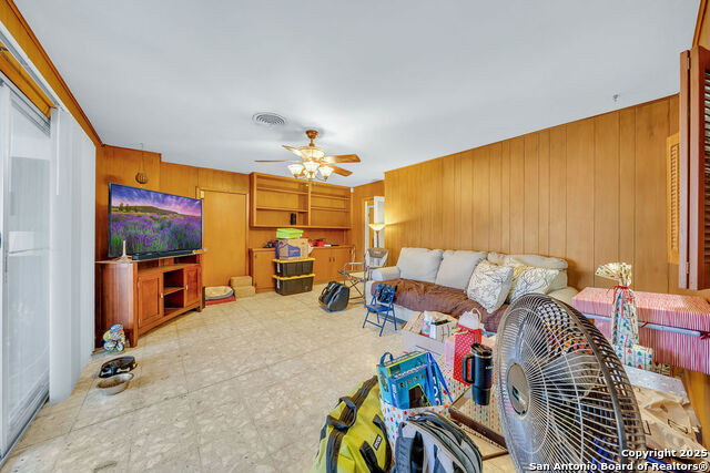 Image 14 of 26 For 3923 Longridge Drive