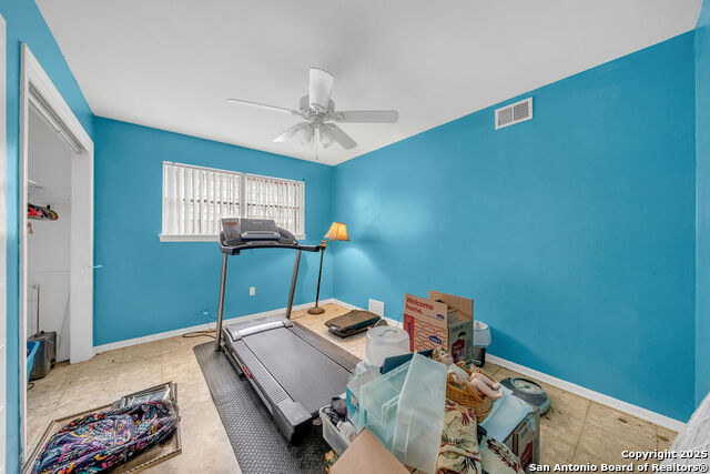 Image 19 of 26 For 3923 Longridge Drive