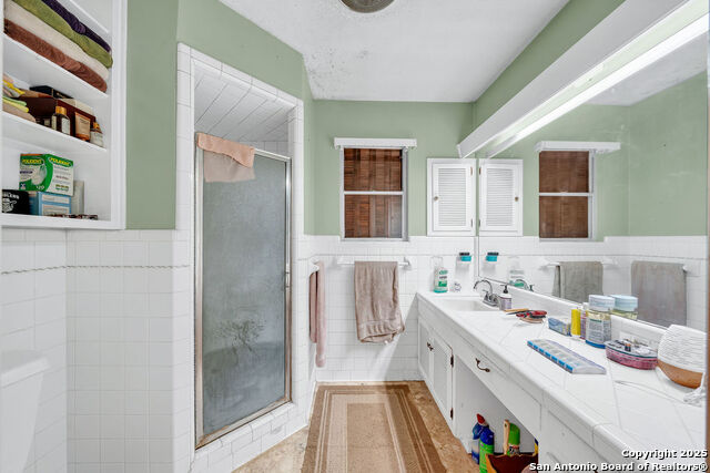 Image 20 of 26 For 3923 Longridge Drive