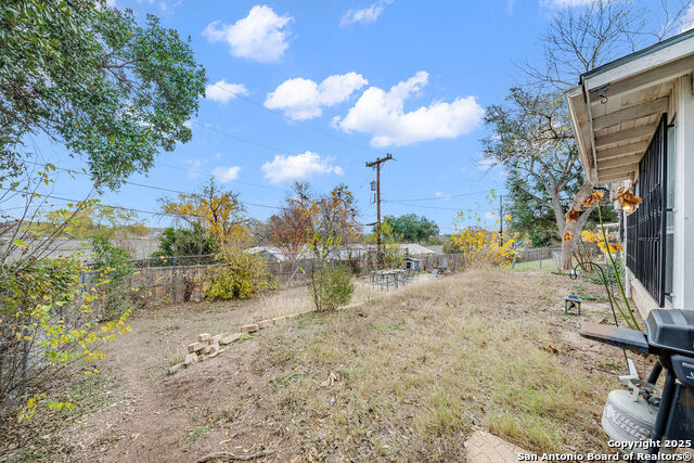 Image 23 of 26 For 3923 Longridge Drive