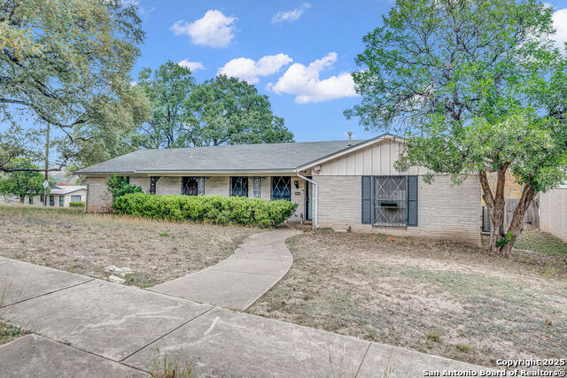 Image 4 of 26 For 3923 Longridge Drive