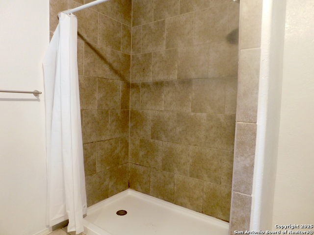 Image 11 of 33 For 30 Crestline Dr