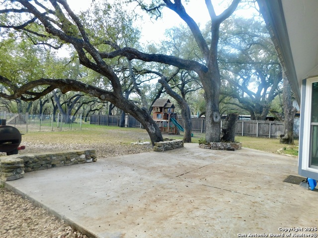 Image 30 of 33 For 30 Crestline Dr