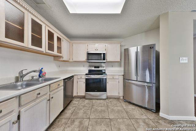 Image 19 of 33 For 807 Ellison Dr S