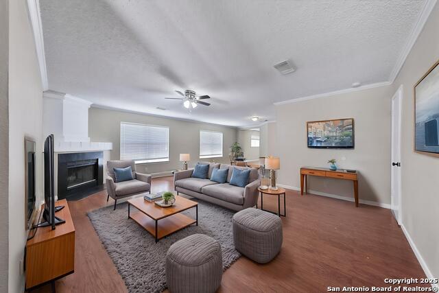 Image 4 of 33 For 807 Ellison Dr S