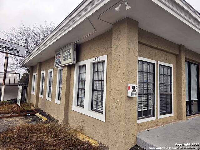 Listing photo id 1 for 4631 Vance Jackson  101