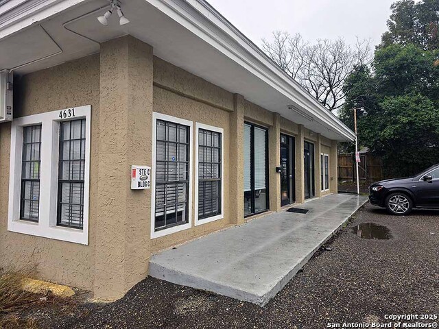 Listing photo id 2 for 4631 Vance Jackson  101