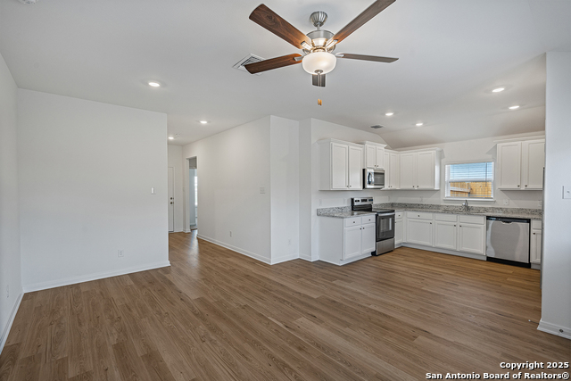 Image 11 of 31 For 16140 Farmer