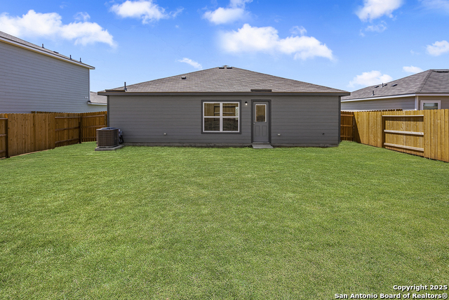 Image 2 of 31 For 16140 Farmer