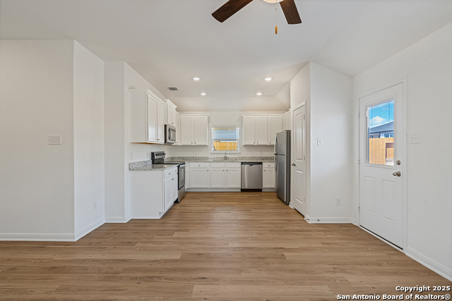 Image 6 of 31 For 16140 Farmer