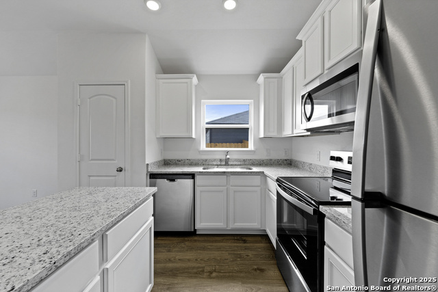 Image 6 of 30 For 16021 Stratford Cove