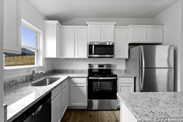 Image 9 of 30 For 16021 Stratford Cove