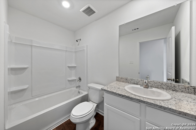 Image 14 of 27 For 16024 Stratford Cove