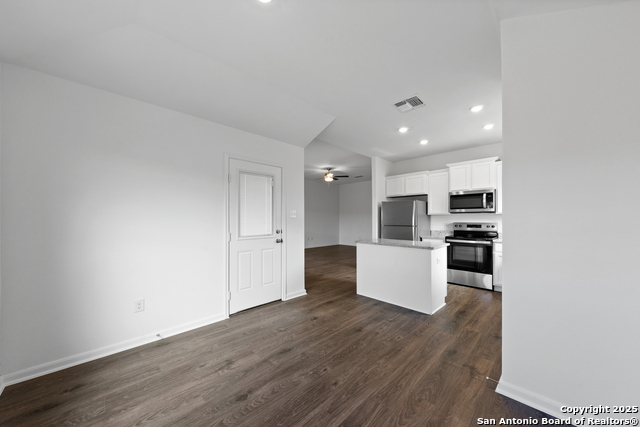 Image 6 of 27 For 16024 Stratford Cove