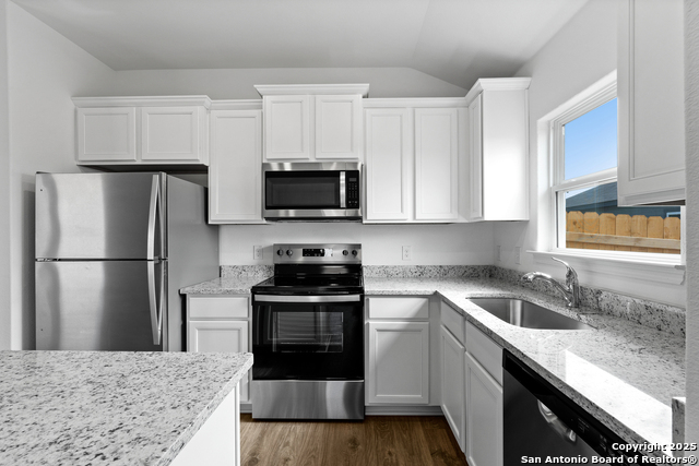 Image 7 of 27 For 16024 Stratford Cove