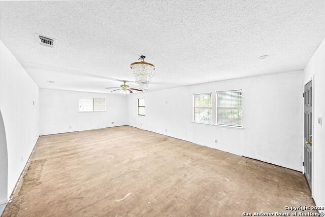 Image 12 of 30 For 2815 Big Horn Dr