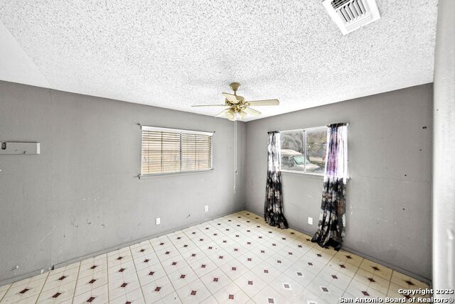 Image 19 of 30 For 2815 Big Horn Dr