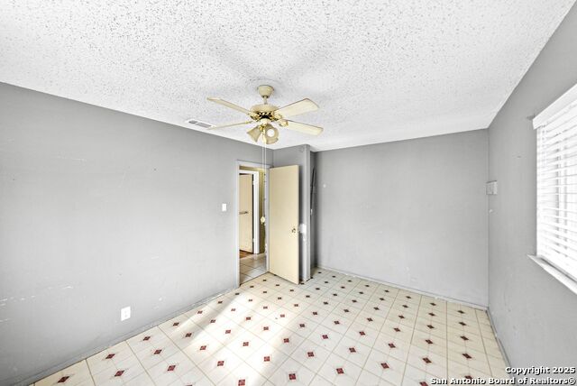 Image 21 of 30 For 2815 Big Horn Dr