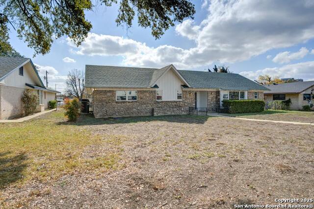 Image 3 of 36 For 150 Sprucewood