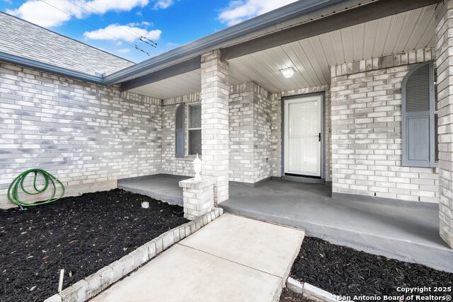 Listing photo id 1 for 7403 Legend Point Dr