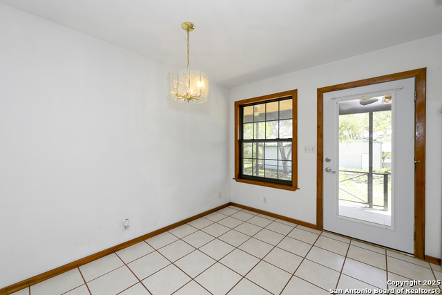 Listing photo id 9 for 904 Eagle Creek