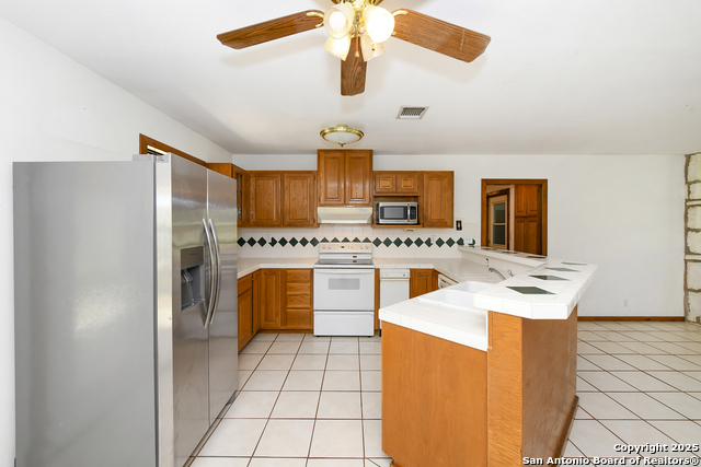 Listing photo id 10 for 904 Eagle Creek