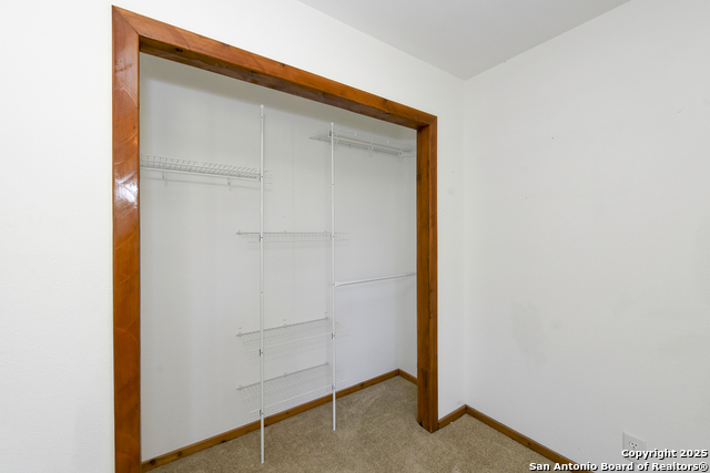 Listing photo id 12 for 904 Eagle Creek