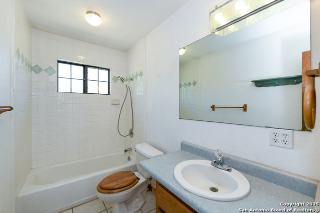 Listing photo id 13 for 904 Eagle Creek