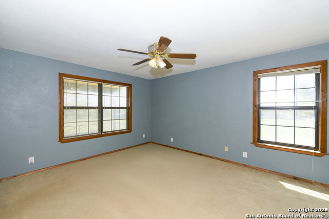 Listing photo id 14 for 904 Eagle Creek