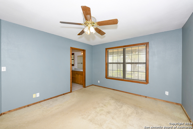 Listing photo id 15 for 904 Eagle Creek