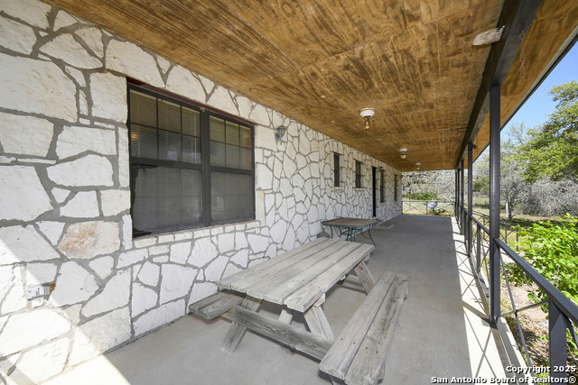 Listing photo id 21 for 904 Eagle Creek