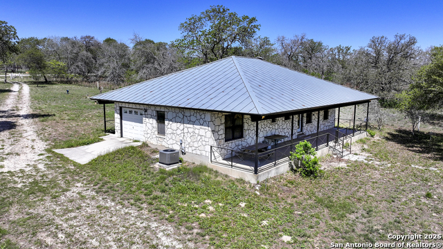 Listing photo id 23 for 904 Eagle Creek