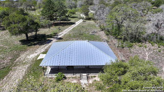 Listing photo id 24 for 904 Eagle Creek