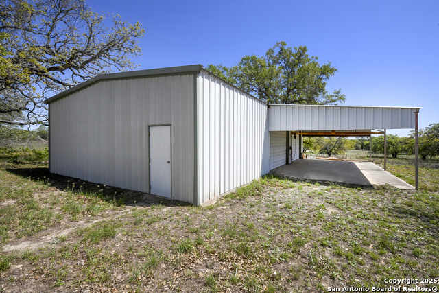 Listing photo id 25 for 904 Eagle Creek