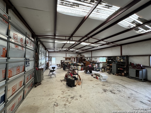 Listing photo id 27 for 904 Eagle Creek