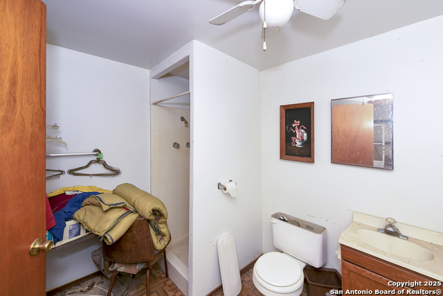 Listing photo id 30 for 904 Eagle Creek