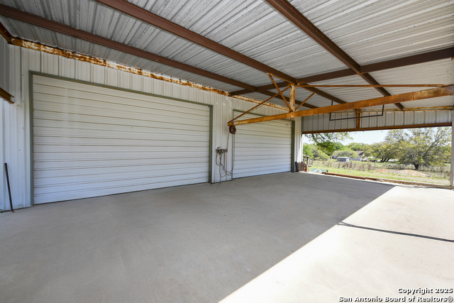 Listing photo id 31 for 904 Eagle Creek