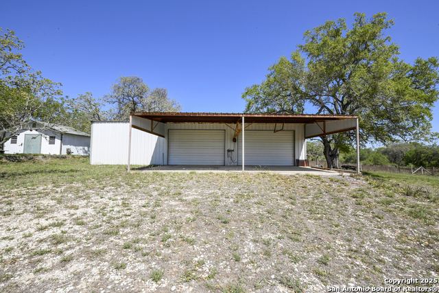 Listing photo id 32 for 904 Eagle Creek