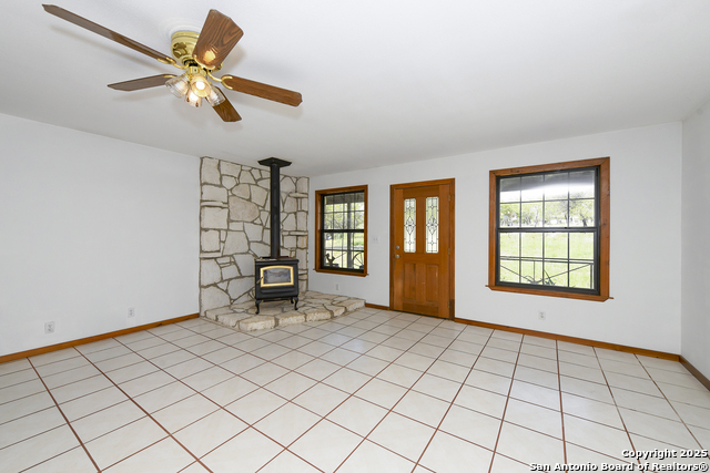 Listing photo id 6 for 904 Eagle Creek