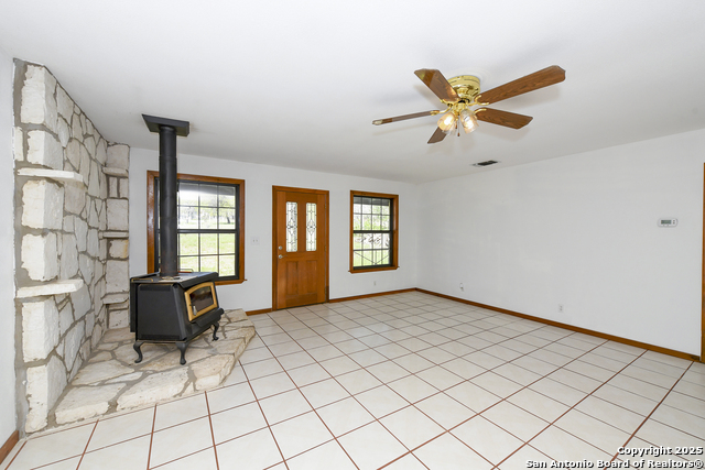 Listing photo id 7 for 904 Eagle Creek