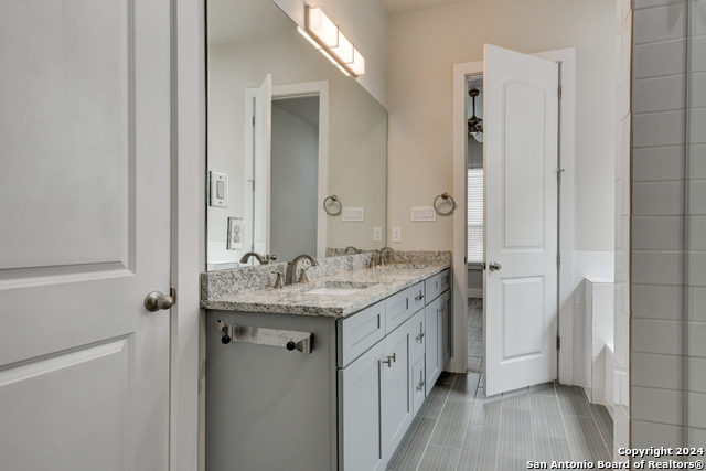 Image 17 of 35 For 11158 Vance Jackson  Unit 4