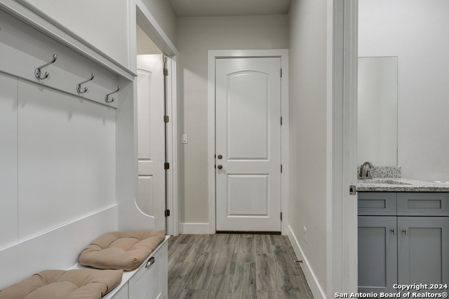 Image 19 of 35 For 11158 Vance Jackson  Unit 4