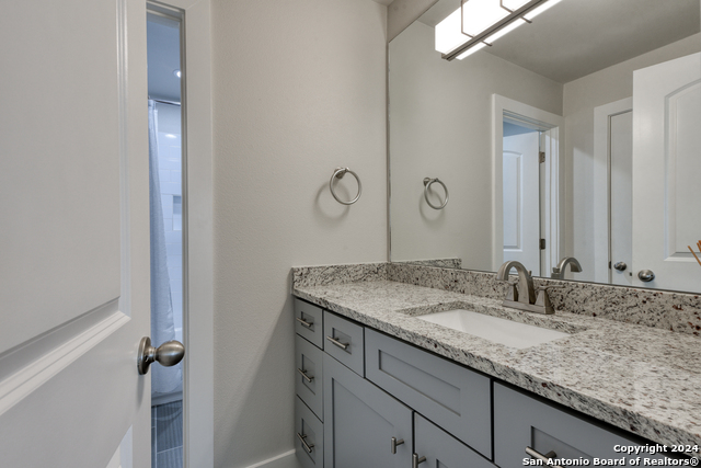 Image 27 of 35 For 11158 Vance Jackson  Unit 4