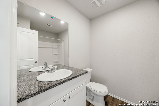 Image 22 of 41 For 4823 Republic