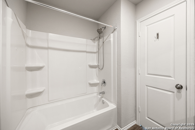 Image 24 of 41 For 4823 Republic