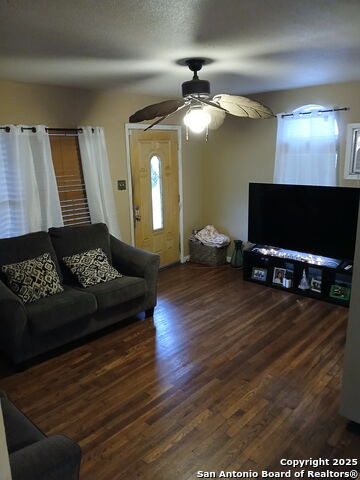 Image 2 of 6 For 257 Archimedes Dr