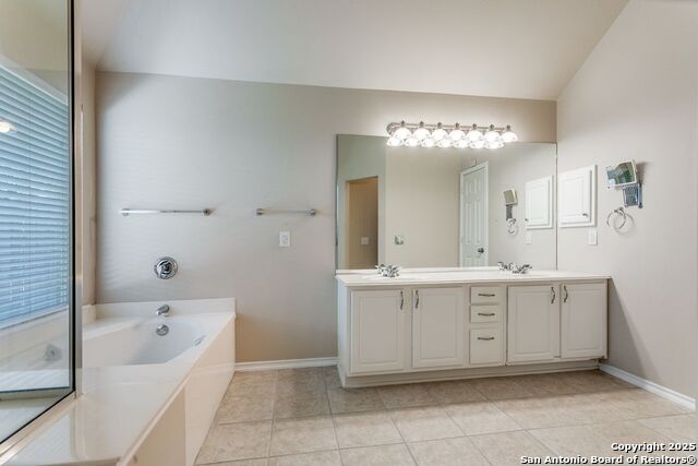 Image 21 of 28 For 20922 Encino Ash