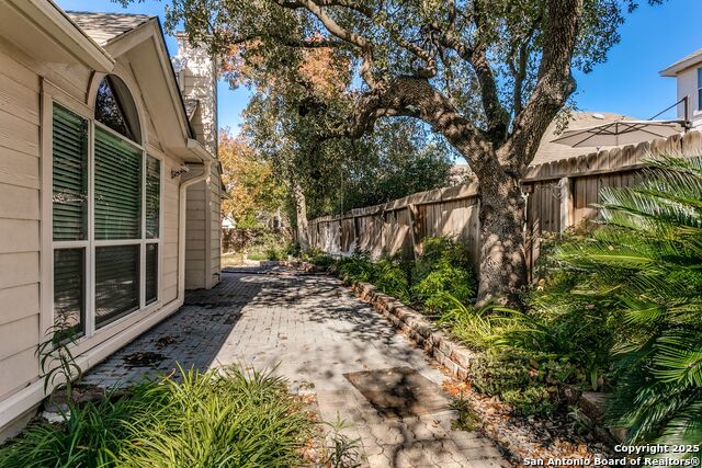 Image 26 of 28 For 20922 Encino Ash