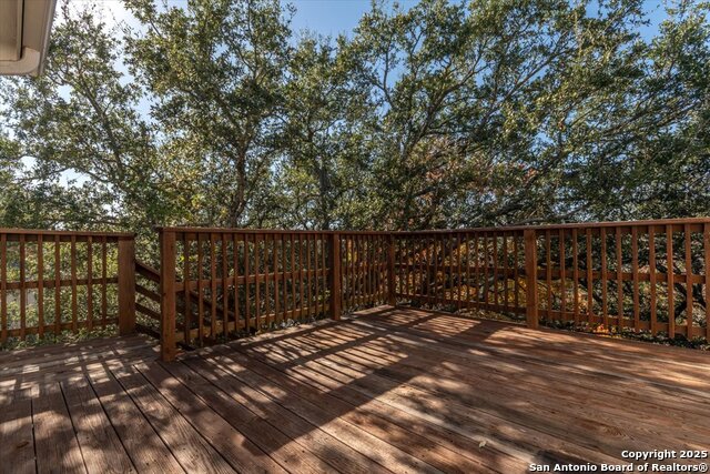 Listing photo id 16 for 19539 Crystal Oak